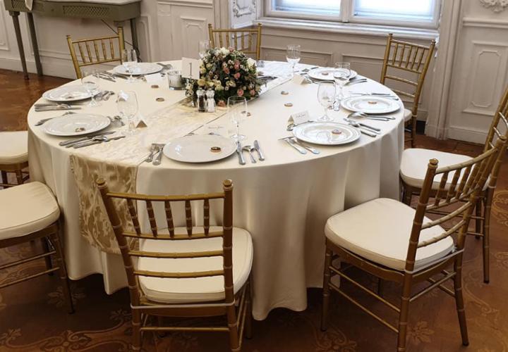 arany chiavari szék bérlés, brent.hu