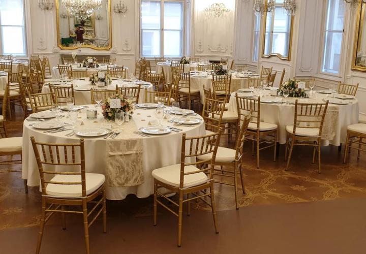 arany chiavari szék kölcsönzés, brent.hu