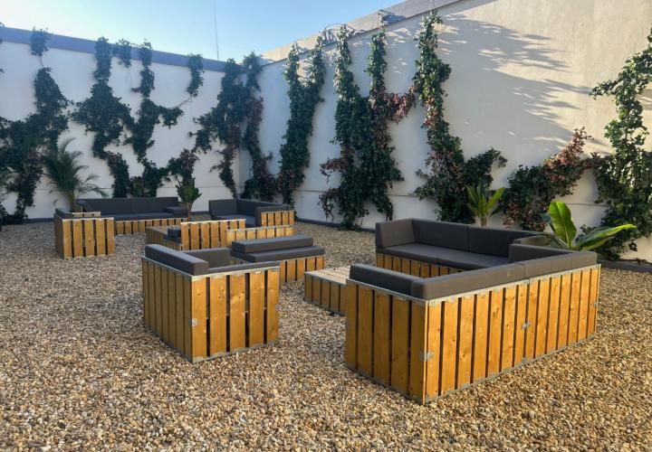 wood lounge box bérlés, brent.hu