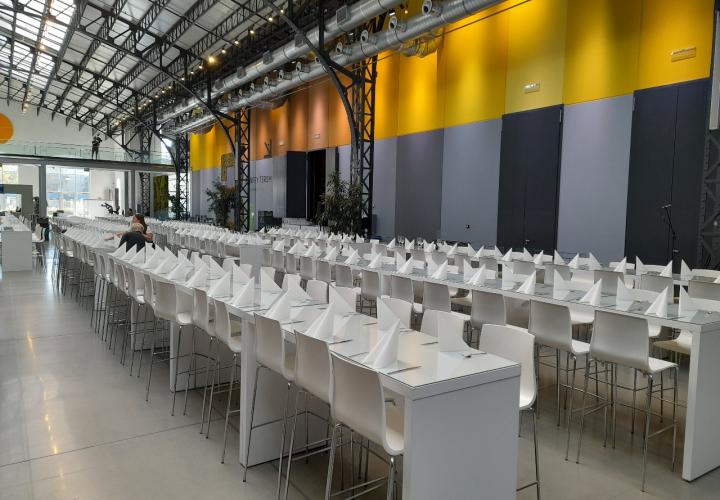 híd koktélasztal & alice bárszékek bérlése, brent.hu