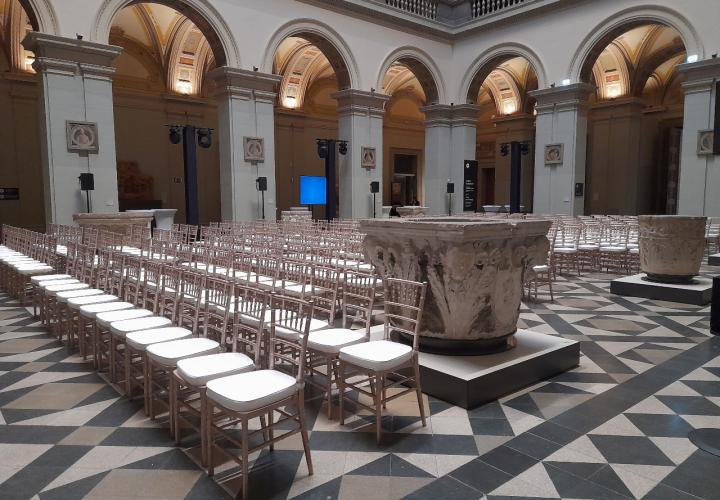 rozé arany chiavari bérlés rendezvényekre, brent.hu