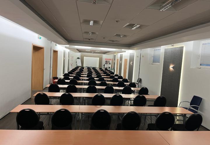 konferenciasztal bérlés, brent.hu