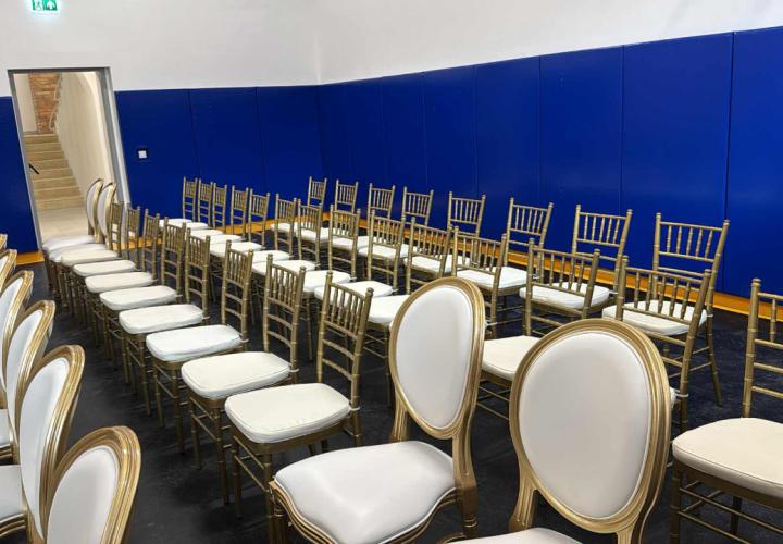 arany chiavari szék bérlés, brent.hu