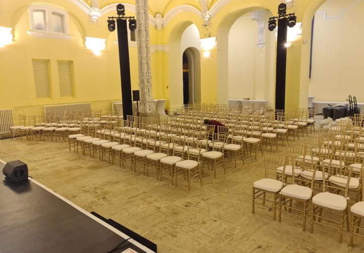 rozé arany chiavari szék bérlés, brent.hu
