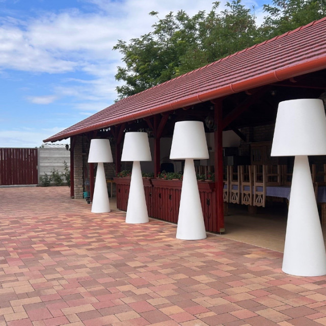 pivot állólámpa bérlés, brent.hu