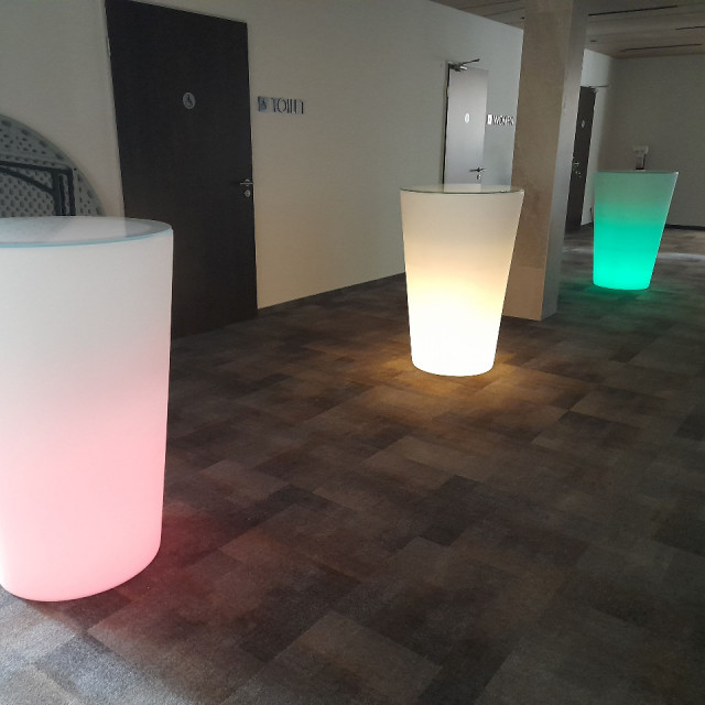 pint világító, led koktélasztal bérlés, brent.hu